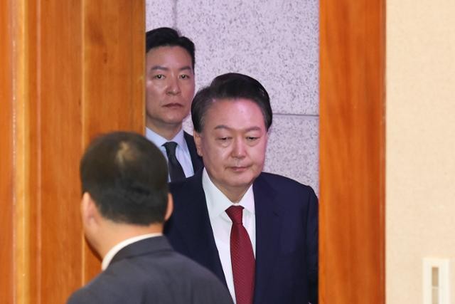 [단독] 경호처 '초유의 연판장' 사태… 尹 파면에도 버티는 김성훈에 반발