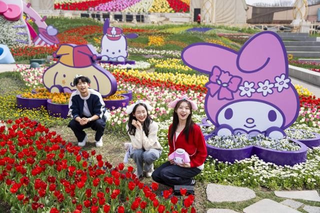 [현장]①튤립 속 산리오 마을 ②기린·코끼리 ③매화…에버랜드의 화려한 봄 구경거리들[New & Good]