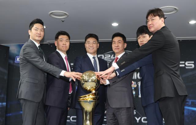 최소 경기 정규 1위 이끈 전희철 SK 감독 "FA 많지만 '라스트 댄스' 아닌 '어나더 댄스' 추겠다"