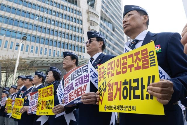 [사설] 중국 서해 구조물, 총체적 억지 필요하다