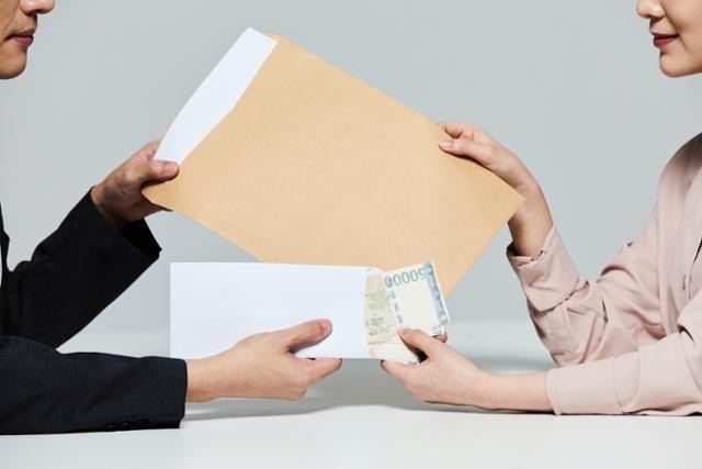 [단독] 후보가 의뢰하고 돈까지 댄다...불법 기획 여론조사의 민낯