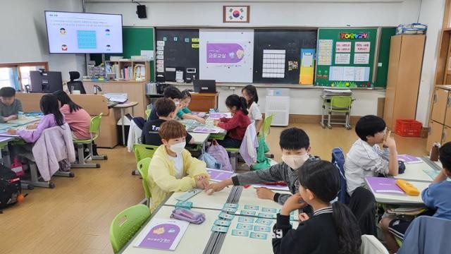 "미래세대 자립 지원"…신한카드가 전국 학교 찾아가 경제교육하는 이유 [ESG클린리더스]