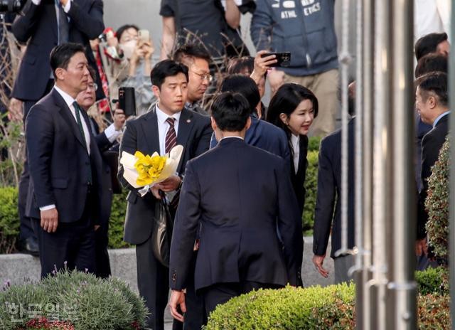 [단독] <b>김성훈 경호처 차장</b> 사의 표명… 초유 '연판장 사태' 압박 느낀 ...