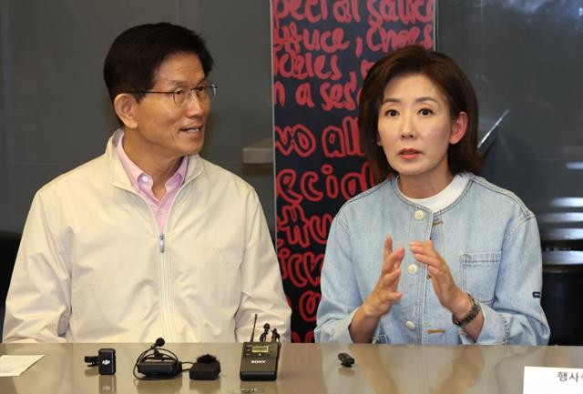 尹 탄핵에 쪼개진 국민의힘 '묻지마 빅텐트'... 무책임한 러브콜