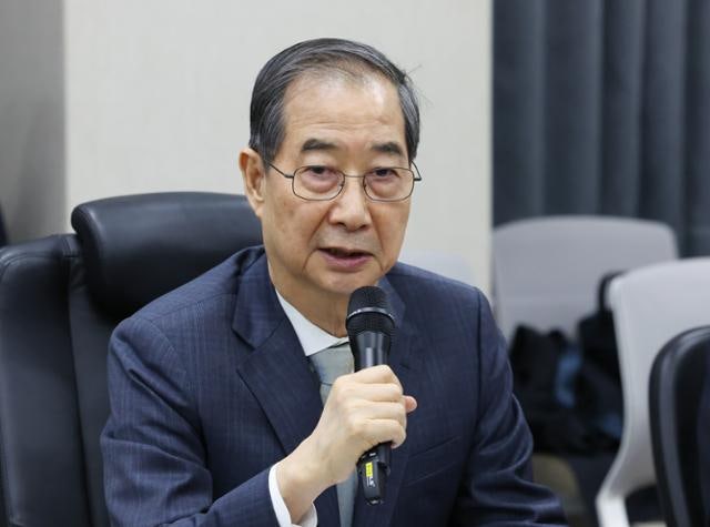 헌재, '한덕수 재판관 지명' 효력정지… "대행이 임명권 있다고 단정 못해"