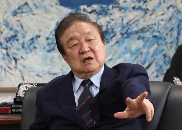 정대철 헌정회장이 18일 서울 여의도 국회 헌정회관에서 뉴시스와 인터뷰를 하고 있다. 뉴시스