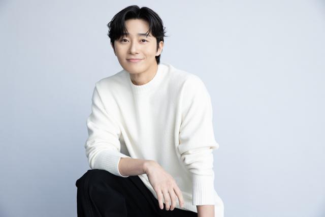 사회적 약자를 위한 기부를 꾸준하게 실천 중인 배우 박서준. 어썸이엔티 제공