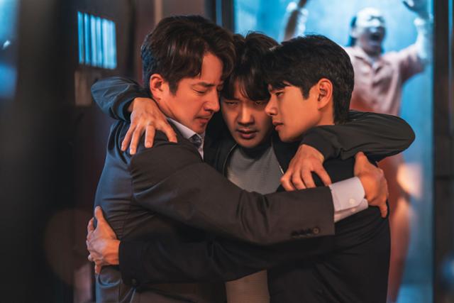 올해 개봉한 한국 영화 중 흥행 1위는 '히트맨2'로 254만 명이 봤다. 1,000만 영화 '파묘'가 나왔던 지난해 봄과는 달라도 너무 다르다. 바이포엠 스튜디오 제공