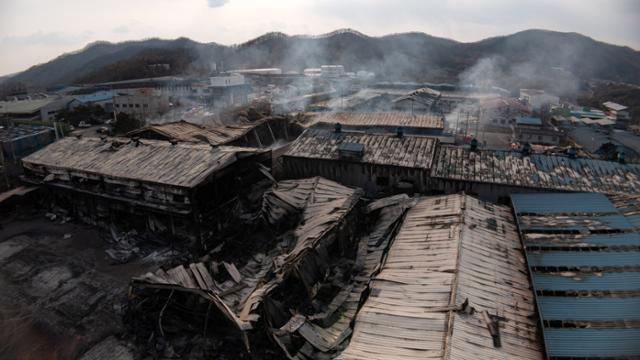 지난달 2일 경북 안동시 남후면 광음리 남후농공단지 곳곳이 산불에 모두 타 폐허로 변해 있다.안동=하상윤 기자