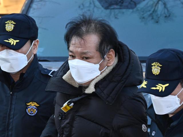 '건진법사' 전성배씨가 지난해 12월 19일 서울 양천구 서울남부지방법원에서 열린 구속 전 피의자심문에 출석하고 있다. 법원은 전씨의 구속영장을 기각했다. 홍인기 기자