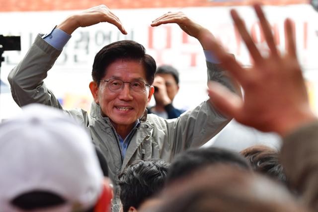 [사설] "일정 중단" 김문수, "배신"이란 지도부...점입가경 국민의힘