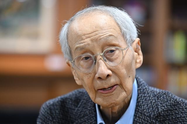 윤여준 "한덕수 분수 지켰어야... 이재명 앙심 품는 스타일 아냐"[캠프 브레인 인터뷰]