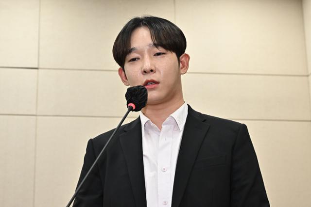 아이돌 그룹 '위너' 출신 남태현씨가 2023년 10월 12일 국회에서 열린 보건복지위원회 보건복지부에 대한 국정감사에서 의원 질의에 답변하고 있다. 고영권 기자