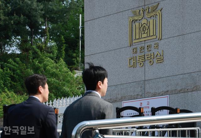 이른바 '순직 해병 수사 외압 사건' 관련 고위공직자범죄수사처 검사와 수사관들이 7일 서울 대통령 비서실 압수수색을 시도하고 있다.왕태석 선임기자