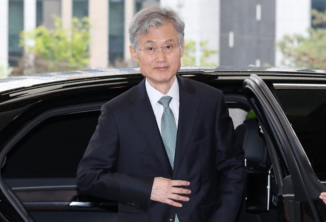 조희대 대법원장이 9일 서울 서초구 대법원으로 출근하고 있다. 뉴스1