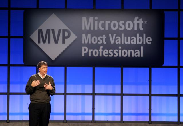 빌 게이츠 마이크로소프트(MS) 회장이 2007년 미국 시애틀에서 전 세계 MVP(Microsoft Most Valuable Professional)들을 초청하는 연례행사에서 연설을 하고 있다.MVP는 MS가 인정