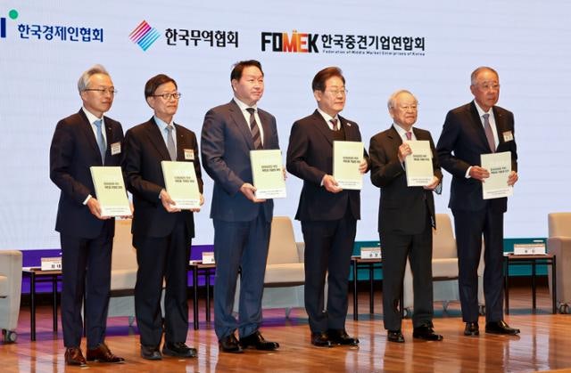 "정년 연장 반대, AI 역량 강화" 경제5단체, 대선후보에 공동 정책 제안