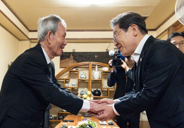 김장하 만나고 홍준표와 통화… 11일간 소도시 훑은 이재명, 광화문으로