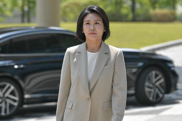 공직선거법위반 혐의로 1심에서 벌금형을 선고받은 이재명 더불어민주당 대선 후보의 배우자 김혜경씨가 12일 경기 수원시 수원고등법원에서 열린 항소심 선고 공판에 출석하고 있다. 남동균 인턴기자