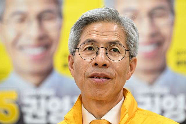 권영국 민주노동당 대선 후보가 15일 서울 구로구 당사에서 본보와 인터뷰하고 있다. 박시몬 기자