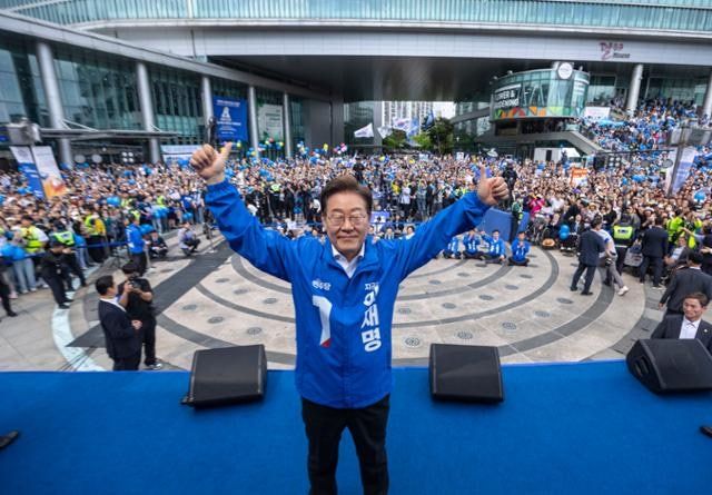 <b>이재명</b> “<b>광주</b>공항 문제 직접 정리”… 尹 국힘 탈당도 맹비난