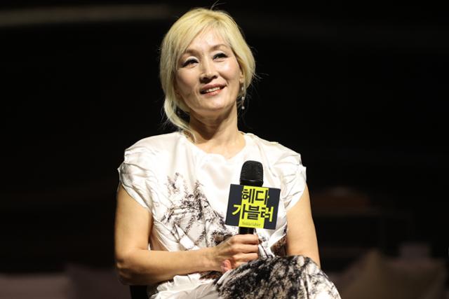 배우 <b>이혜영</b> "이영애의 '<b>헤다 가블러</b>'? 비교 불가"