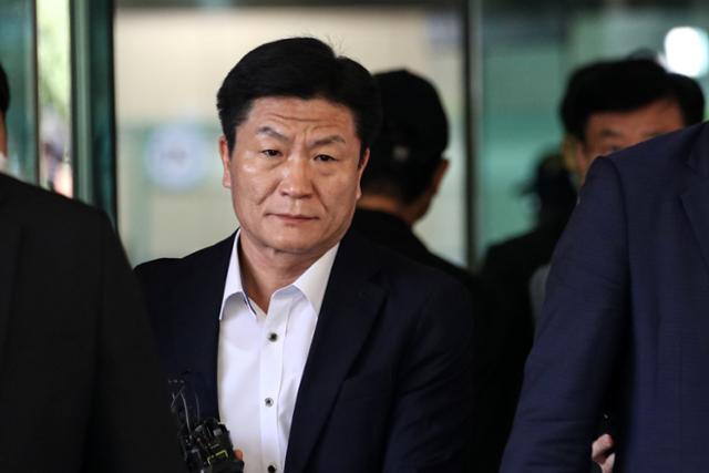 이임재 전 서울 용산경찰서장이 지난해 9월 30일 서울 마포구 서울서부지법에서 열린 선고공판을 마치고 법원을 나서고 있다. 뉴스1