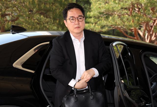 심우정 검찰총장이 지난달 29일 오전 서울 서초구 대검찰청으로 출근하고 있다. 뉴시스