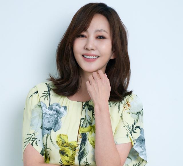 '정원만 80평'... <b>김남주</b>, <b>삼성동 전원 주택</b> 최초 공개