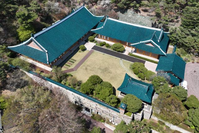 지난달 15일 촬영된 서울 종로구 청와대 관저. 연합뉴스
