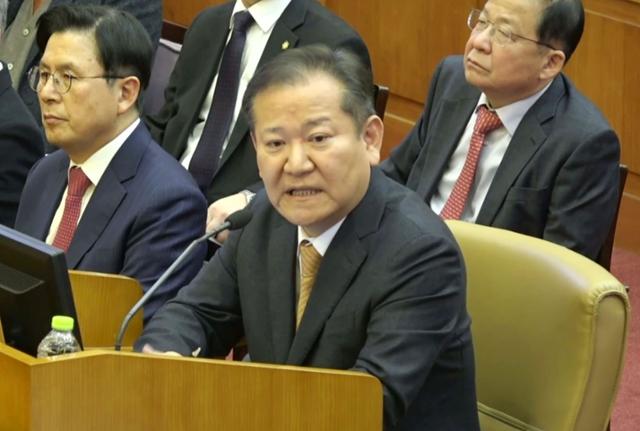 이상민 전 행정안전부장관이 2월 11일 서울 종로구 헌법재판소에서 열린 윤석열 대통령 탄핵심판 7차 변론에 증인으로 출석해 발언하고 있다. 헌법재판소 제공