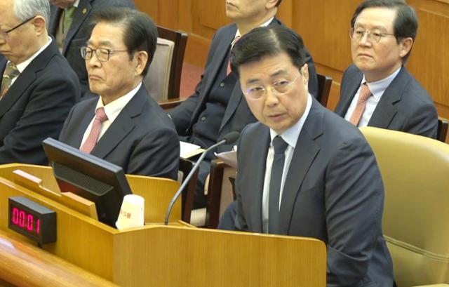 홍장원 전 국가정보원 제1차장이 2월 4일 서울 종로구 헌법재판소에서 열린 윤석열 대통령 탄핵심판 5차 변론에 증인으로 출석해 발언하고 있다. 헌법재판소 제공