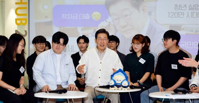 이재명 더불어민주당 대선후보가 26일 경기 수원시 영통구 아주대에서 열린 '아주대와 함께하는 대학생 간담회'에서 발언하고 있다. 고영권 기자