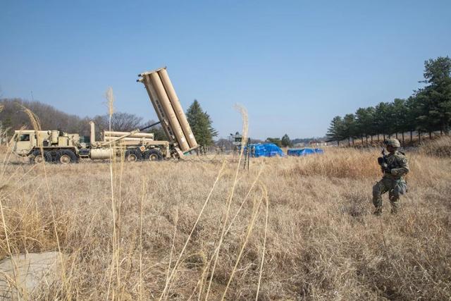 2023년 3월 경북 성주에 고고도미사일방어체계(THAAD·사드)가 2017년 배치된 이래 처음으로 기지 밖에서 발사대 전개훈련을 진행했다. 미 국방시각정보배포 시스템 제공