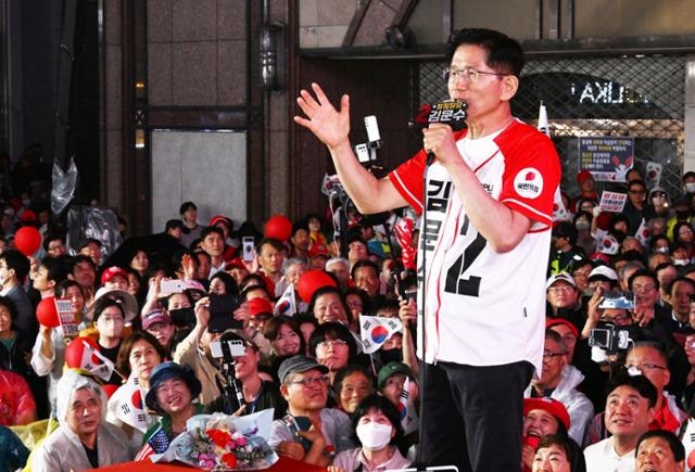 <b>김문수</b>, 사전투표 전 <b>이준석</b>과 단일화 <b>회동</b> 불발… "본투표 때까지 노력...