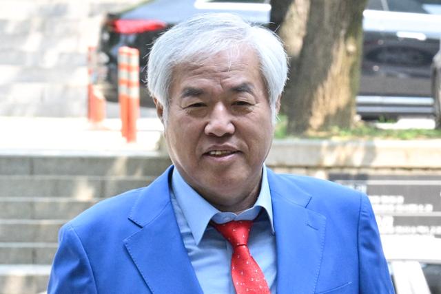 전광훈 사랑제일교회 목사가 29일 서울 서초구 서울고법에서 열린 공직선거법 위반 혐의 항소심 선고 공판에 출석하고 있다. 최주연 기자