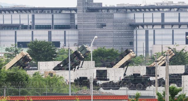 미국 언론이 미국 정부가 주한미군 감축을 검토하고 있다고 보도한 23일 경기 평택시 캠프 험프리스에 패트리엇 미사일이 배치돼 있다.연합뉴스