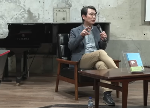 유시민 작가가 28일 유튜브 채널 딴지방송국 '김어준의 다스뵈이다'에 출연해 발언하고 있다. 유튜브 '딴지방송국' 채널 캡처