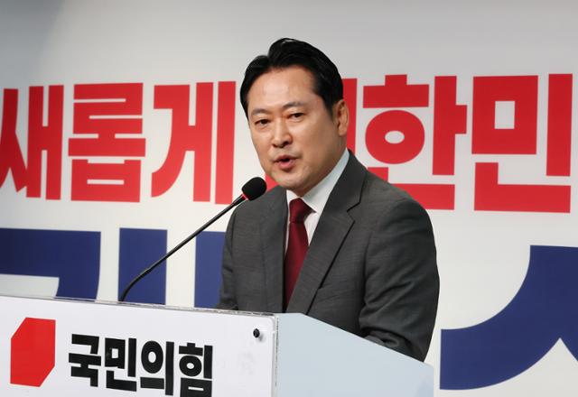 국민의힘 장동혁 선대위 상황실장이 2일 서울 여의도 중앙당사에서 긴급 현안 기자회견을 열고 "세계 3대 투자자로 꼽히는 짐 로저스 로저스홀딩스 회장이 더불어민주당 이재명 대선 후보에 대한 지지 선언을 한 적이 없다"