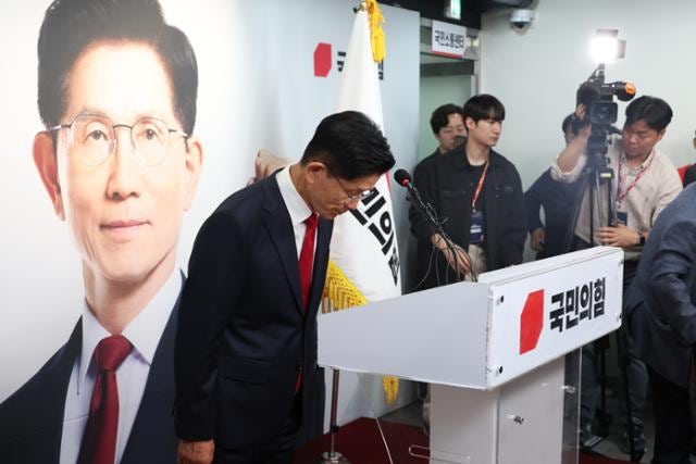 김문수, 승복 선언 "이재명 후보님 축하 드린다...국민 선택 <b>겸허히</b> 수...