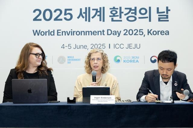 유엔 환경 책임자 "이재명 연설 듣고 기뻤다"···플라스틱 감축, 보조금 도입 제안