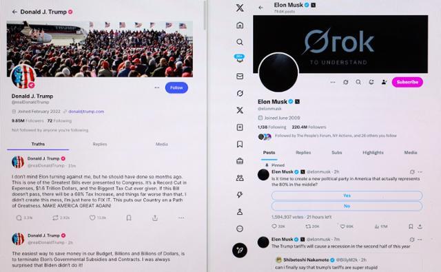 도널드 트럼프 미국 대통령의 트루스소셜 계정(왼쪽)과 일론 머스크 테슬라 최고경영자(CEO)의 엑스(X) 계정. 두 사람은 5일 각자 자신이 회사를 소유한 사회관계망서비스(SNS)를 통해 설전을 벌였다. 로이터 연합