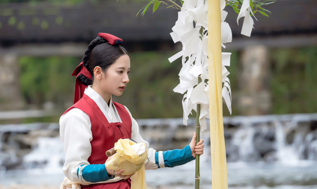 드라마 '귀궁'의 무녀 여리(김지연). SBS 제공