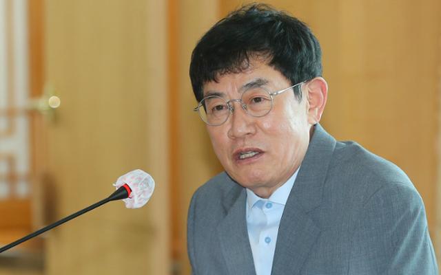 방송인 이경규가 지난달 30일 서울 중구 동국대학교에서 열린 건학 120주년 홍보대사 위촉식에서 인사말을 하고 있다. 뉴시스