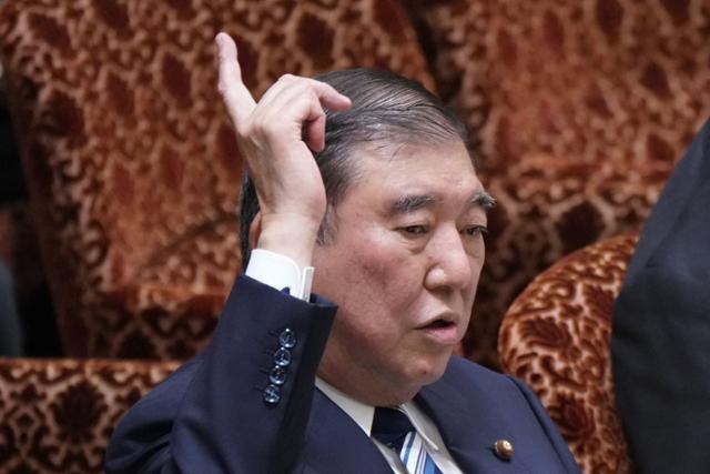 "선거용 무기가 없다" 일본 자민당, 국민 지원금 살포 또 꺼냈다
