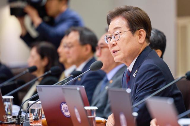 이재명 대통령이 10일 대통령실 청사에서 열린 국무회의에서 모두발언을 하고 있다. 대통령실 제공