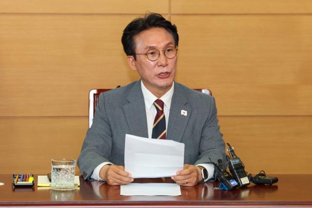 김민석 국무총리 후보자가 10일 오전 서울 종로구 통의동 금융감독연수원에 마련된 청문회 준비단 사무실에서 출입기자들과 간담회를 갖고 있다. 뉴스1