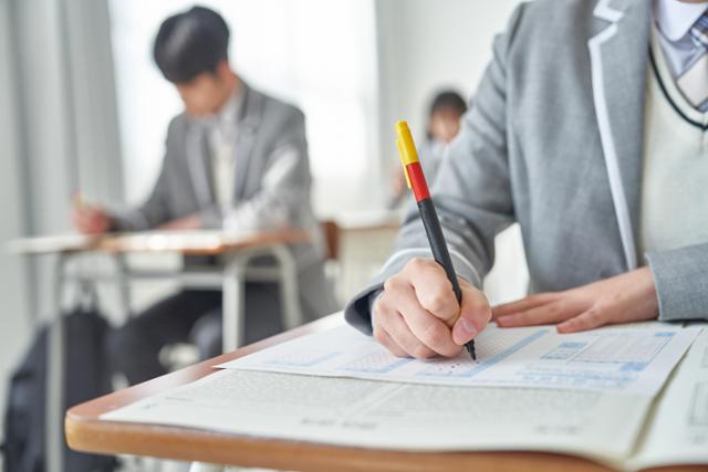 시험 문제를 푸는 학생들. 게티이미지뱅크