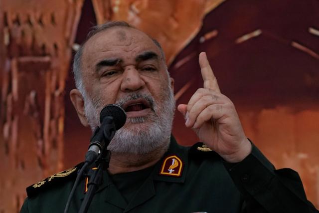 호세인 살라미 이란 혁명수비대(IRGC) 총사령관이 지난달 14일 이란 테헤란에서 열린 전 대통령 서거 1주기 추모식에서 발언하고 있다. 테헤란=AP 연합뉴스