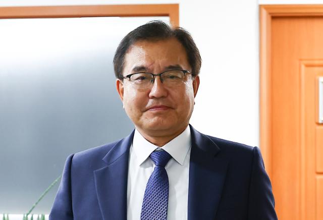 순직 해병(채 상병) 수사 방해 의혹 사건을 수사할 이명현 특별검사가 13일 서울 서초동 사무실을 나서고 있다. 뉴시스
